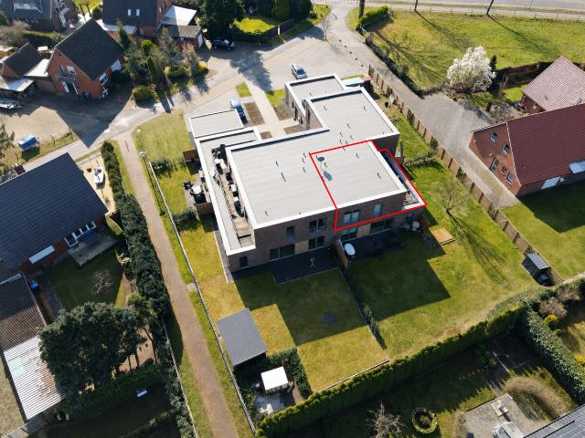 Kompakte Kapitalanlage: DG Wohnung mit Dachterrasse und Stellplatz