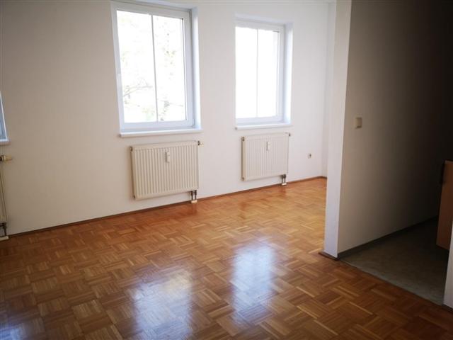 Kompakte Kleinwohnung mit Stapelparker