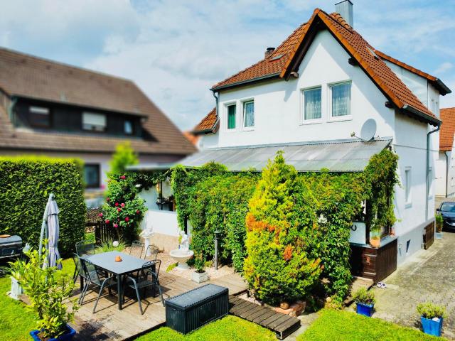 Kompaktes Einfamilienhaus mit Stil und Charme.