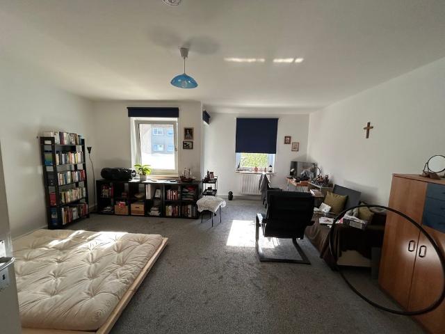 Kompaktes Zuhause mit Balkon und Badewanne