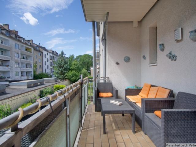 Komplett ausgestattete Wohnung mit 2 Schlafzimmern, Balkon und Internetzugang Nähe L´Oréal, Deloitte, Rheinmetall