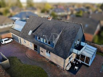 Komplett bezugsfrei ab 01.09.2026 Zweifamilienhaus mit Wintergarten & Sauna