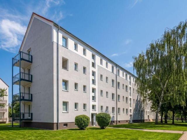 Komplett erneuert: Stilvolle 2 RW mit Balkon im ruhigen Merseburg Süd