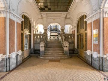 Komplett hofseitg ausgerichtete Stilaltbauwohnung im Jugendstiljuwel Schottenfelder Hof | Blick in den grünen Innenhof | Ideal auch zur WG Nutzung