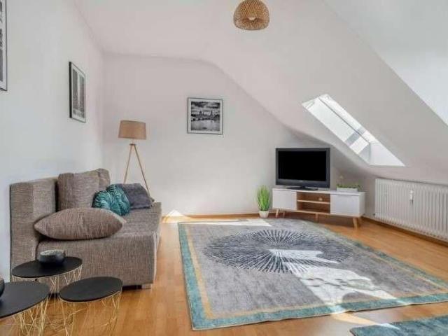 Komplett möblierte 2 Zimmer Wohnung in Frankfurt Niederrad