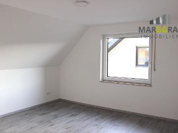 Komplett modernisierte helle Dachgeschosswohnung mit Balkon in guter, ruhiger Si.