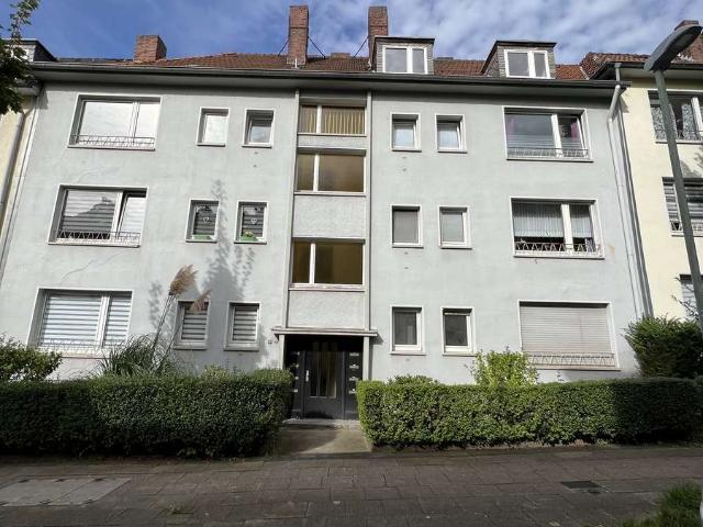 Komplett modernisierte ruhige 3 Zi Dachgeschoß Wohnung in zentraler Lage