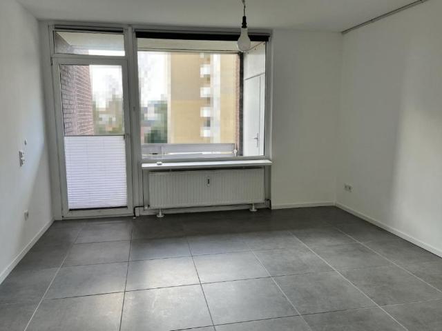 Komplett modernisierte 2 Zimmer Wohnung mit Loggia in Duisburg Homberg Hochheide