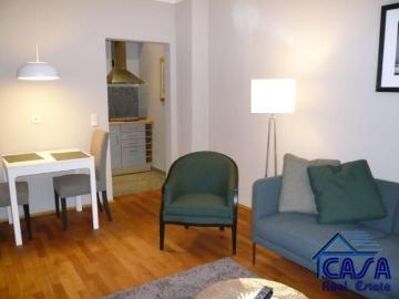 Komplett neu möbliertes Apartment fußläufig zum Bankenviertel