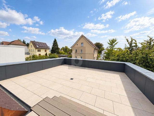 KOMPLETT NEU SANIERT MIT GROSSER TERRASSE