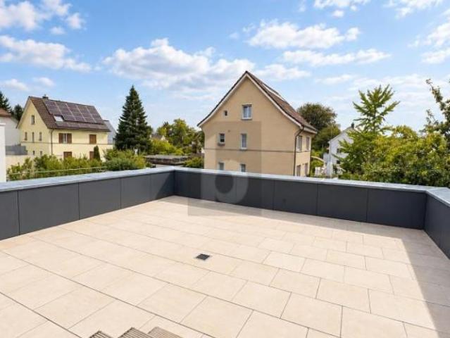 KOMPLETT NEU SANIERT MIT GROSSER TERRASSE