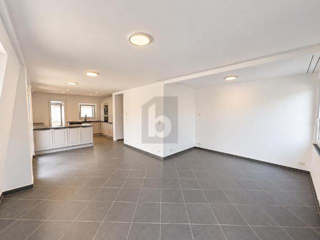 KOMPLETT NEU SANIERT MIT GROSSER TERRASSE