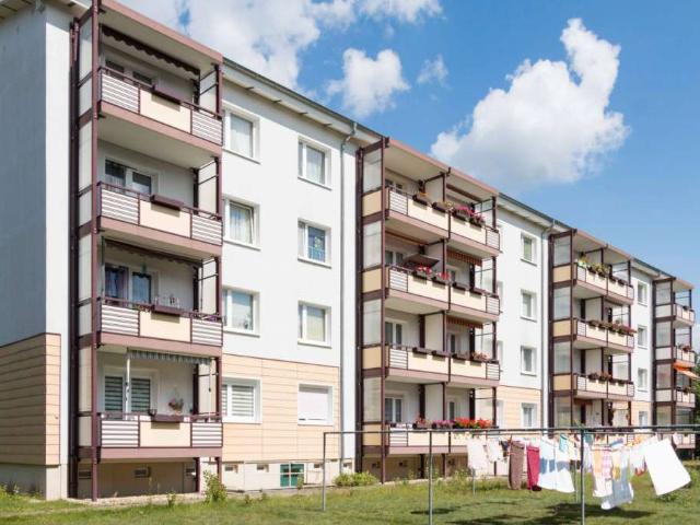 Komplett neu sanierte 3 Raum Wohnung mit Balkon