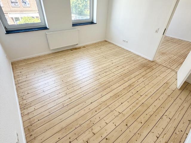 Komplett Renoviert! 2 Zimmer + Wohnküche + Bad