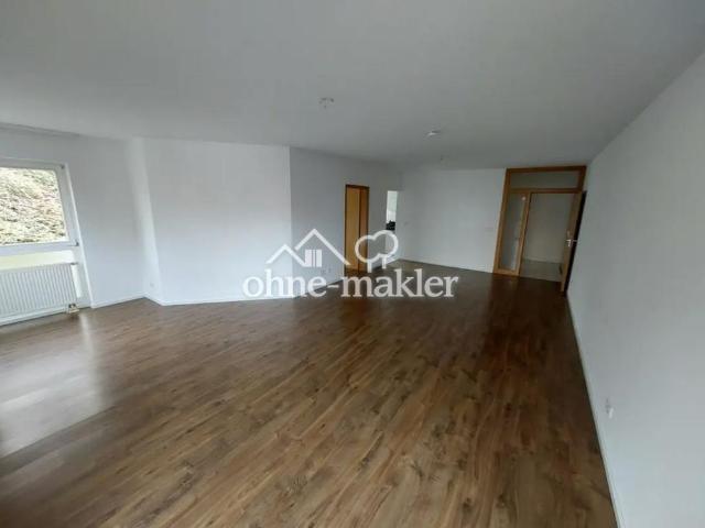 KOMPLETT RENOVIERT! 2 Zimmer Wohnung mit Balkon