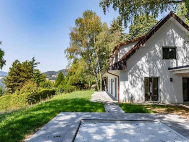 Komplett renovierte, moderne Villa mit Pool