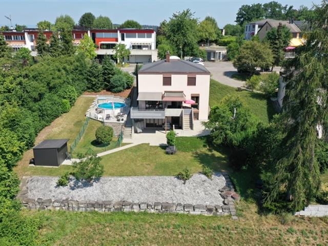 Komplett renovierte Einzelvilla mit 2 Wohnungen