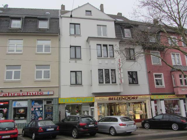 Komplett renovierte gut geschnittene 2 Raum Wohnung mit Wohnküche am Frohnhauser Markt