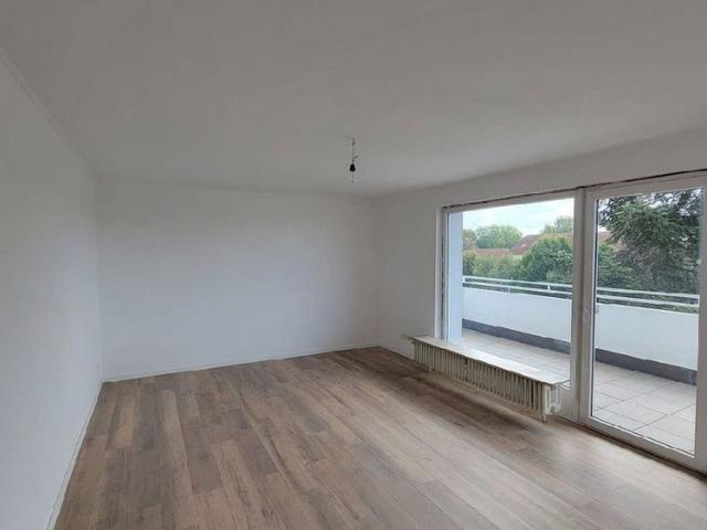 Komplett renovierte, helle 3 Zimmer Wohnung ca. 77 m² mit Balkon, in Dortmund Hörde zu vermieten!