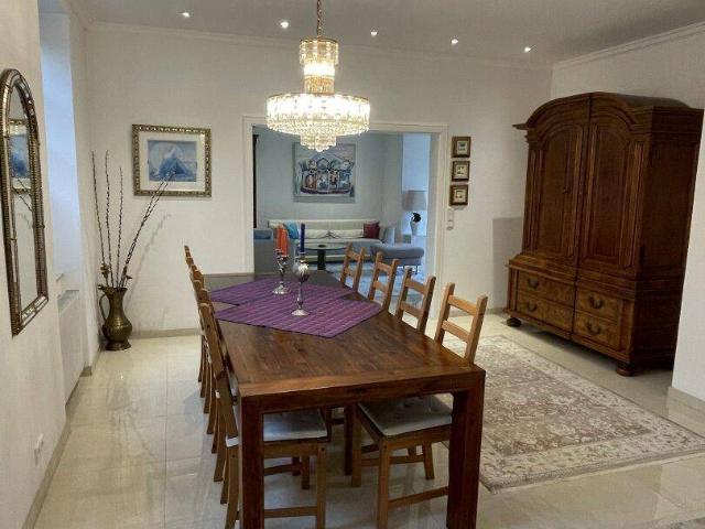 Komplett renovierte Villa in Tribuswinkel: 5 Zimmer, Garten, Garage, Terrasse – Ihr Traumhaus!