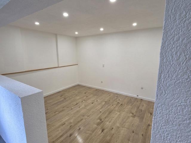 Komplett renovierte Wohnung mit neuer Küche und modernem Bad