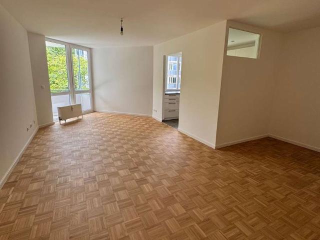 Komplett renovierte 2 Zimmer Wohnung mit Süd Westbalkon & TG in Bogenhausen