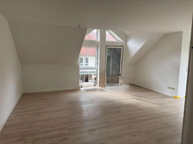 Komplett renovierte 3ZKB & Balkon mit lichtdurchflutetem Speicher