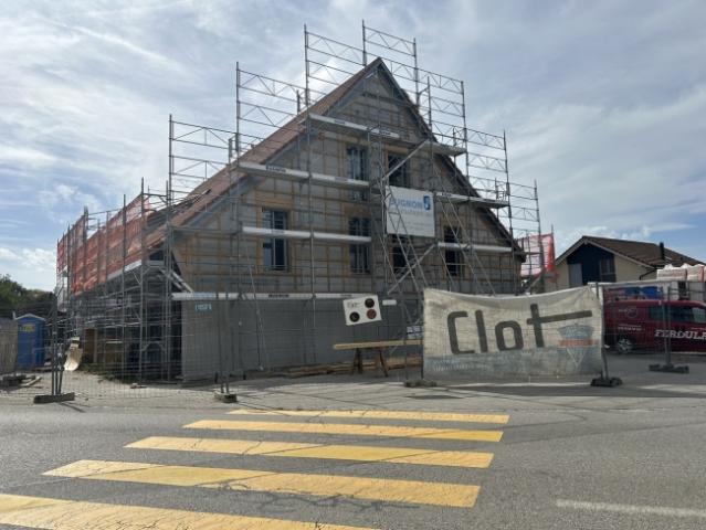 Komplett renovierte 3,5 Zimmer Wohnung im 1. Stock