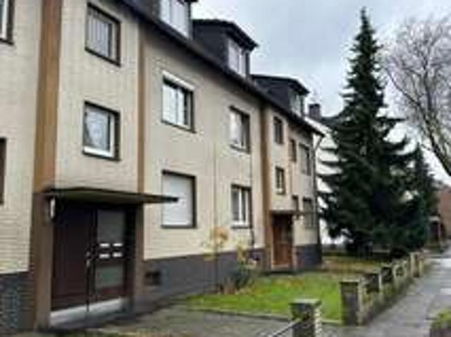 Komplett renovierte 4 Zimmer Wohnung mit Garten