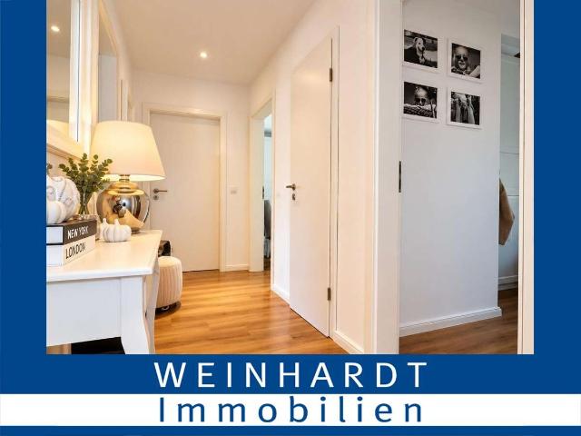 Komplett renovierte 4 Zimmer Wohnung mit großzügigem Balkon und idyllischem Blick ins Grüne