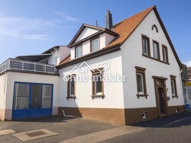 Komplett renoviertes Wohnhaus mit zwei großzügigen Terrassen, Wellnessbereich und Sauna