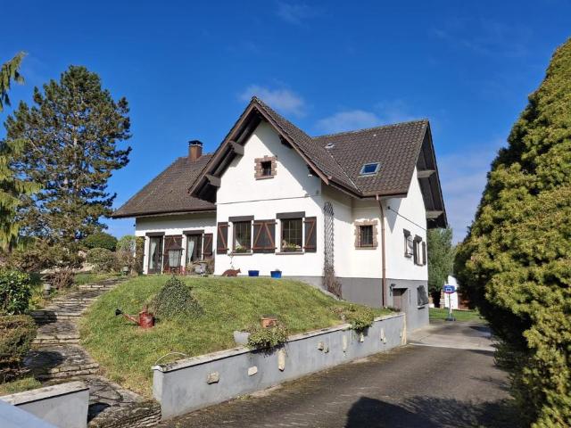 Komplett renoviertes Einfamilienhaus mit 5 Schlafzimmern und groß