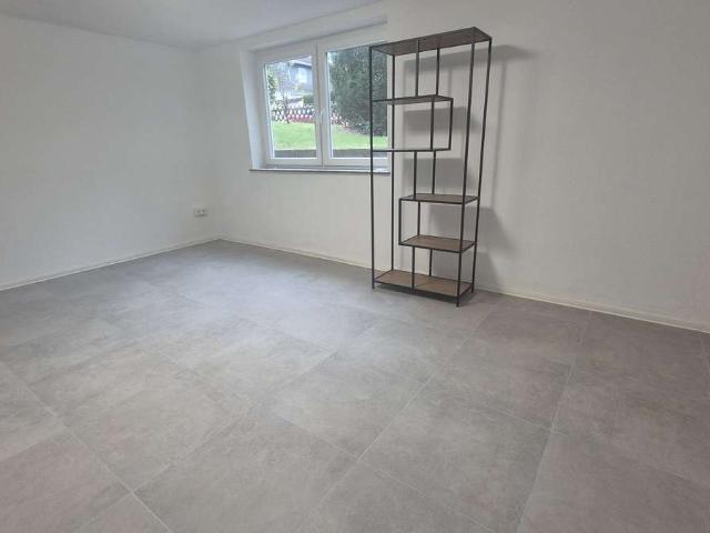 Komplett renoviertes Souterrain Zimmer im Kanzlerfeld