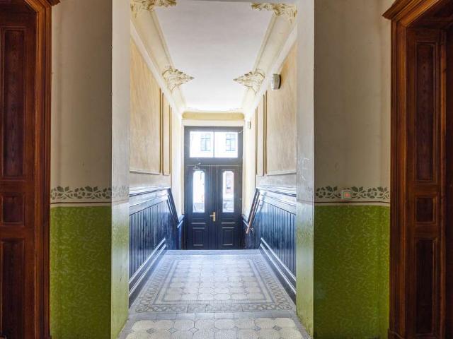 Komplett sanierte 4 Zimmer Altbauwohnung mit Balkon, Erstbezug nach Sanierung
