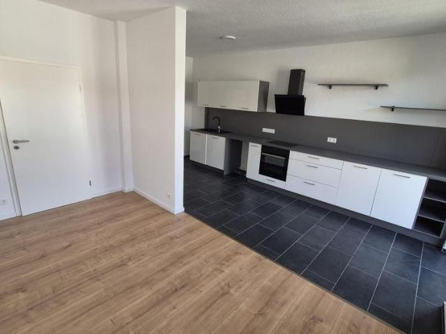 + + komplett sanierte 3 Zimmer Wohnung mit Einbauküche und Balkon + +