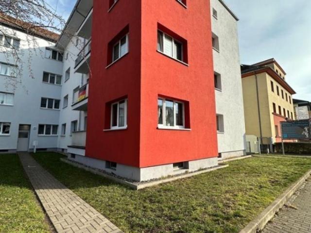 Komplett sanierte 3 Zimmer Wohnung mit guter Anbindung