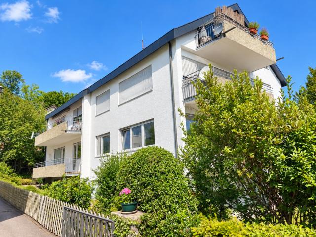 Komplett sanierte 3 Zimmerwohnung m. EBK u. großem Südbalkon in erstklassiger Lage