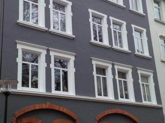 Komplett sanierte Altbauwohnung mit Dielen und Balkon nahe Musikschule
