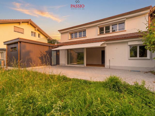Komplett saniertes 4.5 Zimmer Einfamilienhaus mit Naturgarten