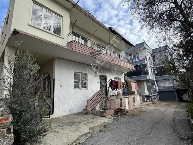 Komple Satılık 2 Katlı Müstakil Ev Ve Arsası