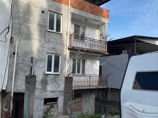 Komple Satılık 3 Katlı 235m2 Arsa İçinde Bina Bursa Nın Mustafakemalpaşa İlçesinde