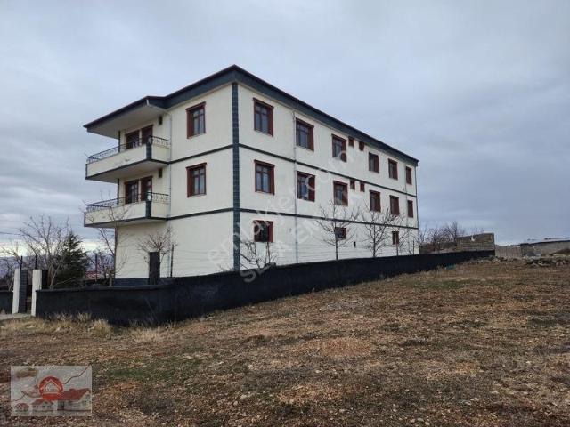Komple Satılık Bina Ve Arsası Niğde Merkez Koyunluda 1603 M² Ars