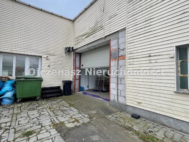 Kompleks 680 m² z suwnicą i parkingiem