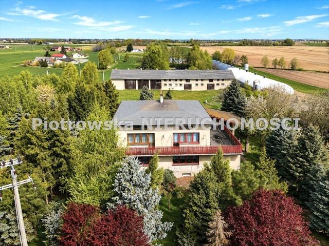 Kompleks siedliskowy 1,47 ha z domem 260 m² i infrastrukturą