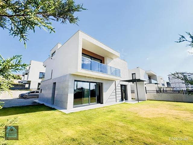 KONUM 360 HACILAR ÖZEL MİMARI TASARIMLI LÜX 4,5+1 SATILIK VİLLA