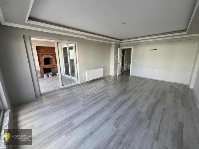 Konum Emlakdan Kiralık 4+1 Geniş Kaloriferli Havuzlu Daire