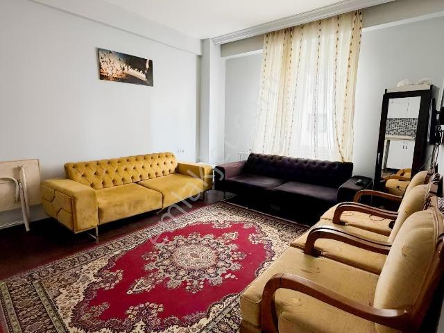 Konum Emlak'tan Karataş Merkezde 1+1 Kiralık Eşyalı Daire