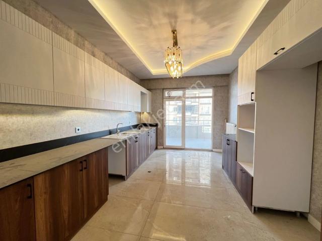 Konum'dan Karataş Merkezi Konumda 3+1 Ultra Lüks Kiralık Daire