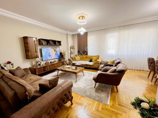 Konumdan Süper Lokasyonda Bakımlı 3+1 Kiralık Daire