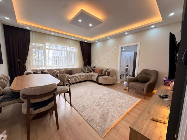 Konumu Ve İç Mimari Yapısıyla Cepheleri Açık 3+1 Satılık Daire